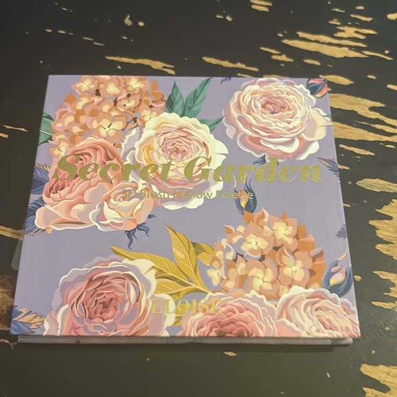 Blush and Glow Palette - Picture 1 of 2